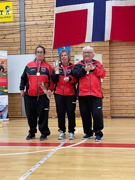 Årets vinner av Kongepokalen i Boccia lag  ble: Tønsberg FIL 3. F.v: Wendy Thorsen, Bente Broen og Bente Kind